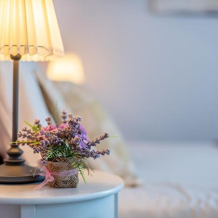 Old City Romantic Studios 4 With Free Private Parking พูลา ภายนอก รูปภาพ