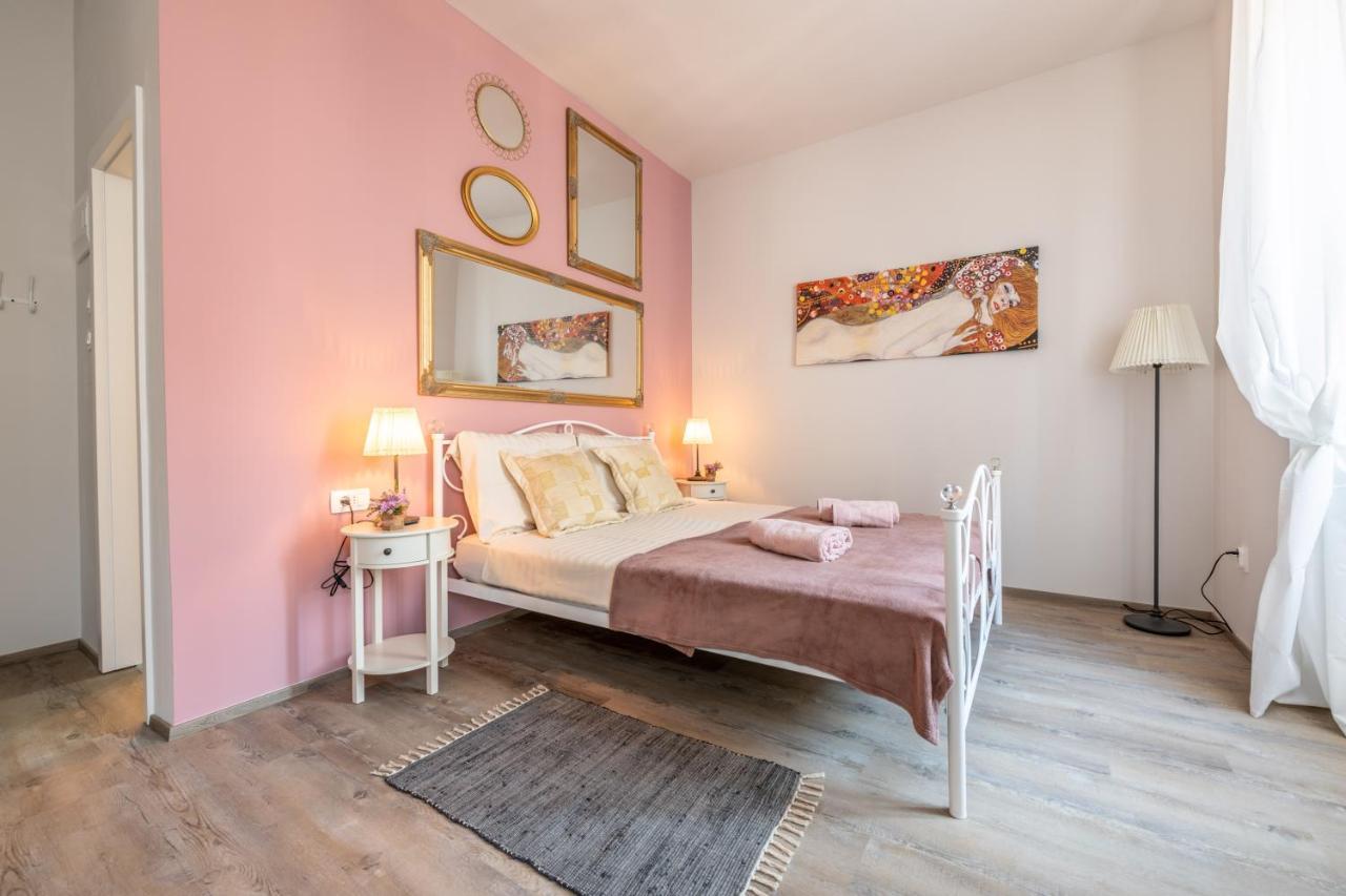 Old City Romantic Studios 4 With Free Private Parking พูลา ภายนอก รูปภาพ